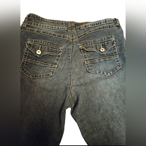 Penningtons Boot Leg Stretchy Jean with Button Up Back Pockets - Picture 9 of 9